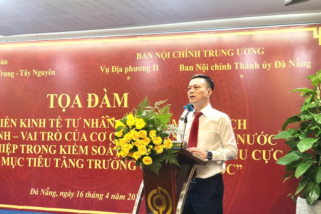 Đồng chí Đoàn Hồng Ngọc, Vụ trưởng Vụ Địa phương II, Ban Nội chính Trung ương phát biểu tại Tọa đàm