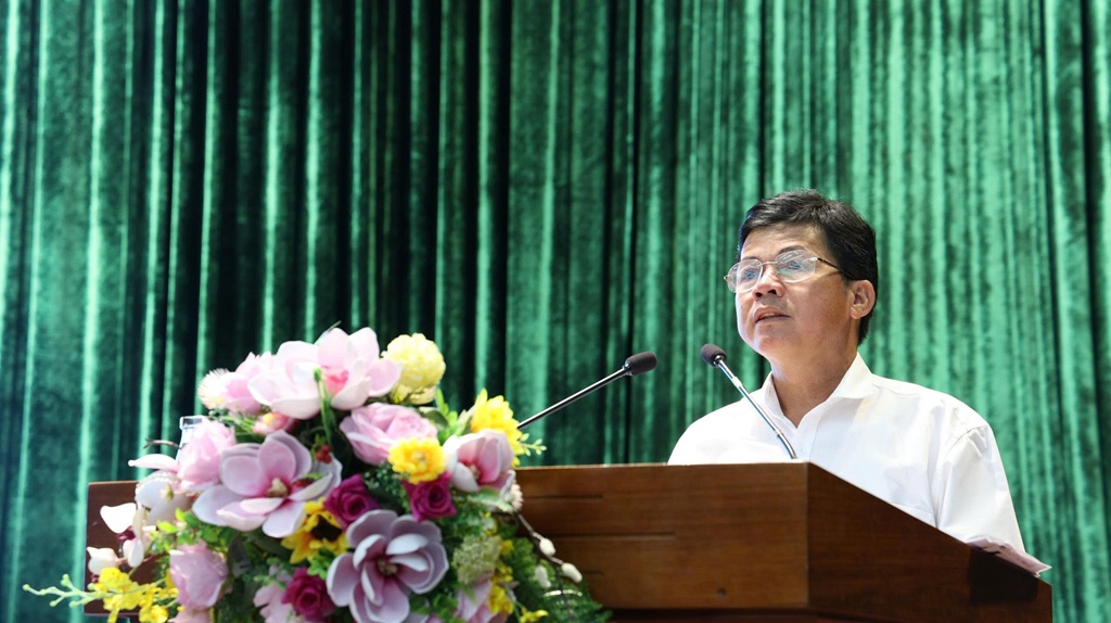 Đồng chí Võ Công Chánh, Ủy viên Ban Thường vụ Thành ủy, Trưởng Ban Nội chính Thành ủy, Phó Trưởng Ban Thường trực Ban Chỉ đạo phòng, chống tham nhũng, lãng phí, tiêu cực thành phố báo cáo tại Hội nghị