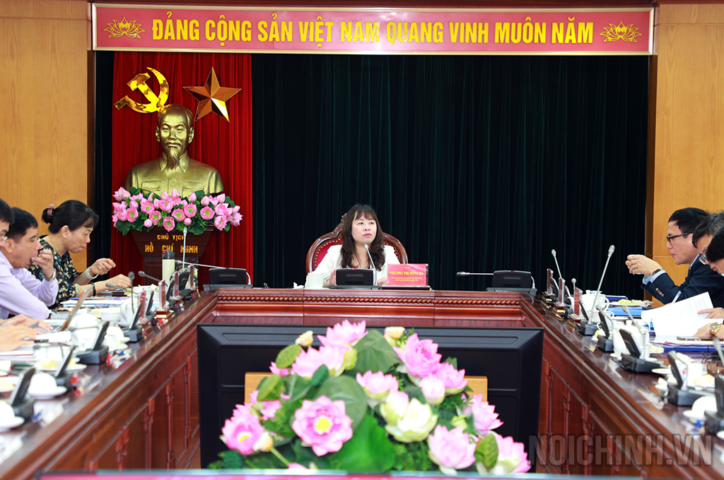 Đồng chí PGS.TS Trương Thị Hồng Hà, Phó Vụ trưởng Vụ Nghiên cứu tổng hợp, Phó Chủ tịch Hội đồng khoa học cơ quan Ban Nội chính Trung ương, Chủ tịch Hội đồng nghiệm thu phát biểu