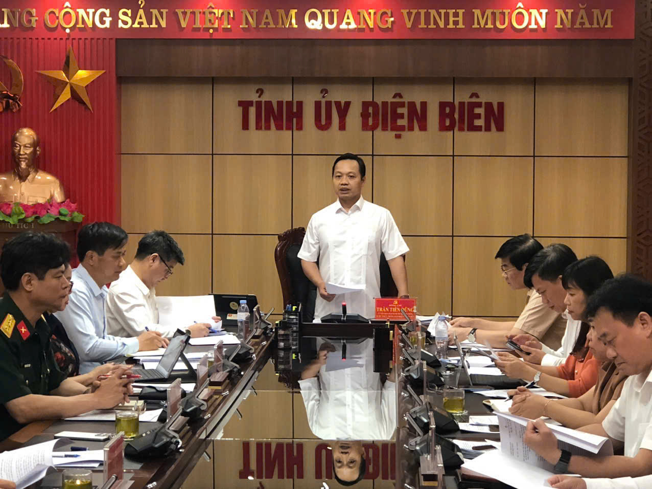 Đồng chí Trần Tiến Dũng, Ủy viên Trung ương Đảng, Bí thư Tỉnh ủy, Trưởng Đoàn đại biểu Quốc hội tỉnh, Trưởng Ban Chỉ đạo phát biểu kết luận tại Phiên họp