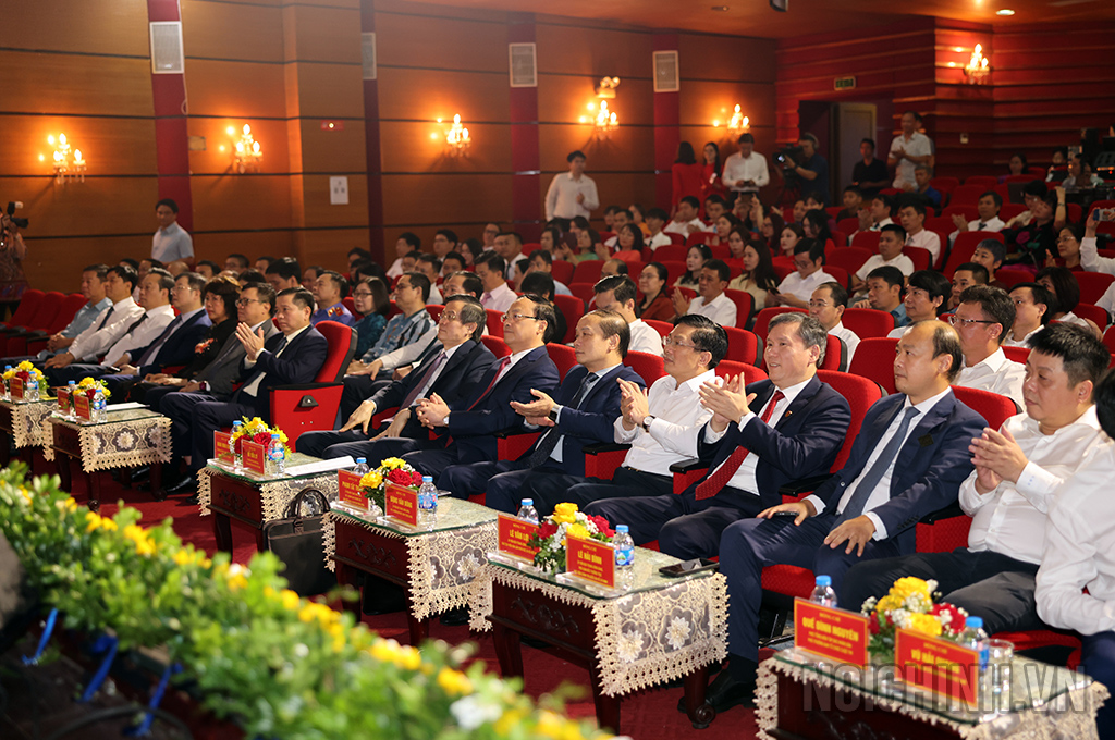 Đồng chí Đặng Văn Dũng, Ủy viên Trung ương Đảng, Phó Trưởng Ban,  Bí thư Đảng ủy cơ quan Nội chính Trung ương và các đồng chí lãnh đạo dự buổi Lễ