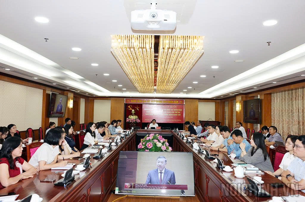 Đồng chí Đặng Văn Dũng, Ủy viên Trung ương Đảng, Phó Trưởng Ban, Bí thư Đảng ủy cơ quan Ban Nội chính Trung ương chủ trì tại điểm cầu Ban Nội chính Trung ương