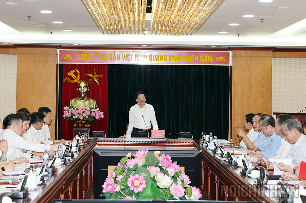 Đồng chí Đặng Văn Dũng, Ủy viên Trung ương Đảng, Ủy viên Ban Thường vụ Đảng ủy các cơ quan Đảng Trung ương, Phó Trưởng ban, Bí thư Đảng ủy cơ quan Ban Nội chính Trung ương phát biểu kết luận
