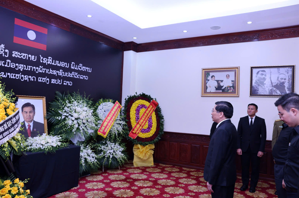Đoàn cơ quan Ban Nội chính Trung ương viếng đồng chí Saysomphone Phomvihane