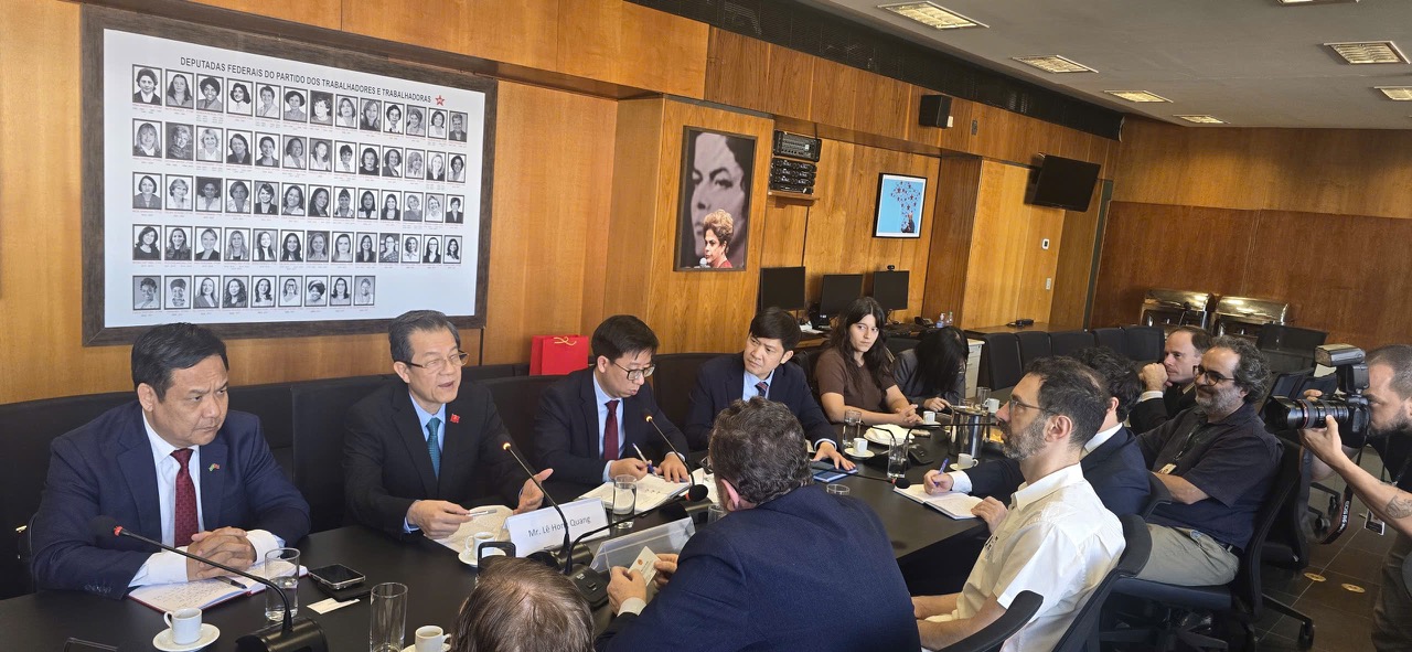 Đồng chí Lê Hồng Quang, Ủy viên Trung ương Đảng, Phó trưởng Ban Nội chính Trung ương thăm và làm việc với Đảng Lao động Brasil