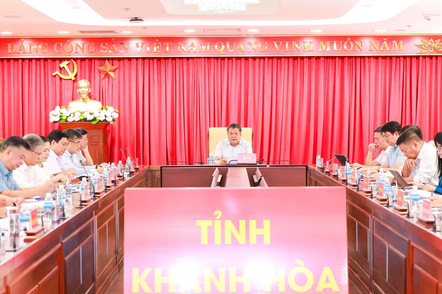 Toàn cảnh Phiên họp