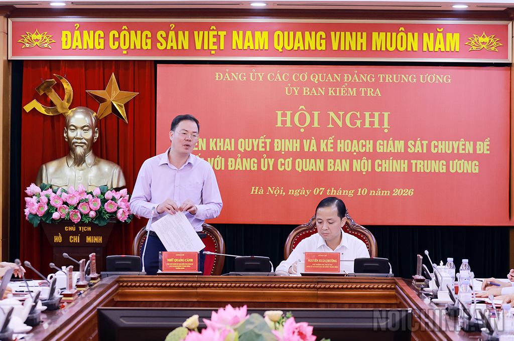 Đồng chí Nhữ Quang Cảnh, Phó Chủ nhiệm Ủy ban Kiểm tra Đảng ủy các cơ quan Đảng Trung ương, Trưởng Đoàn Giám sát phát biểu tại Hội nghị