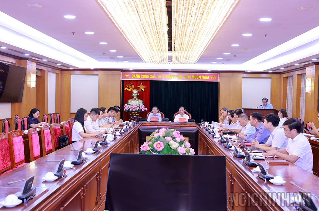 Quang cảnh buổi làm việc