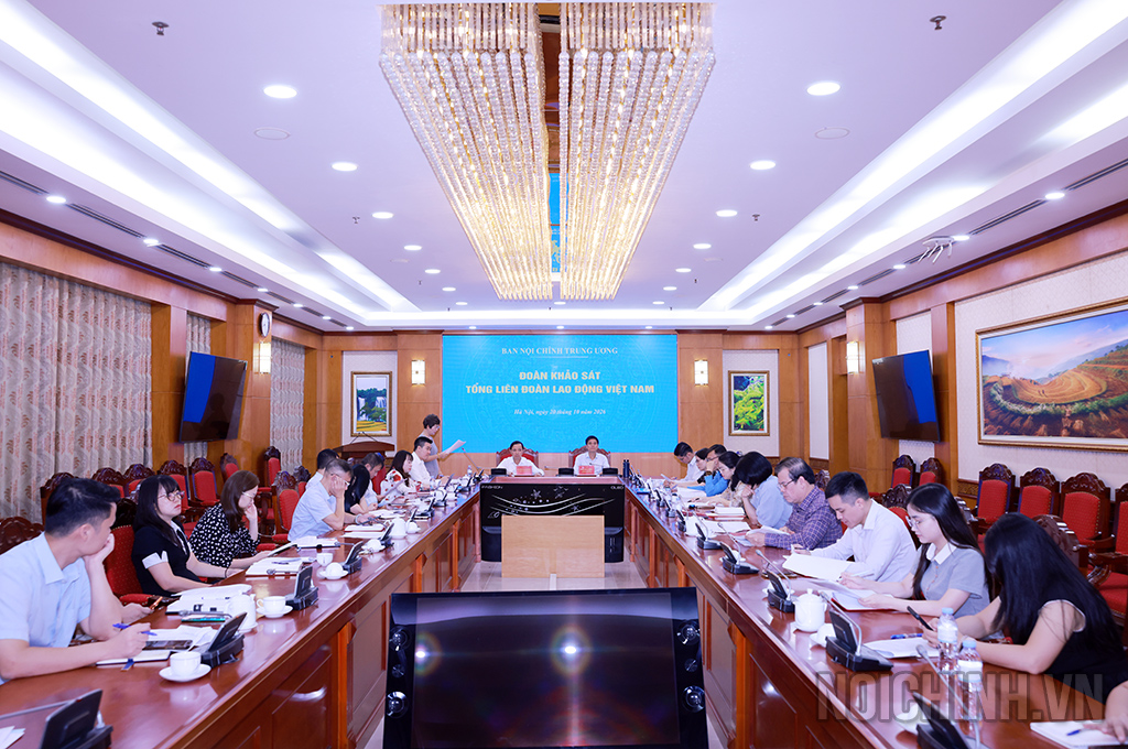 Quang cảnh buổi làm việc